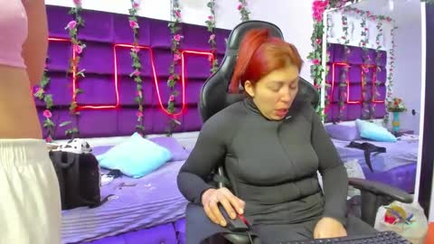 hornyy mom online show from September 23, 2025, 1:03 pm