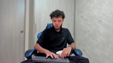 hot bad boy69 online show from April 6, 2026, 10:33 pm