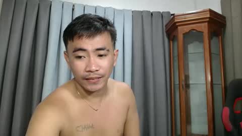 hot_khevin online show from October 18, 2025, 10:43 pm