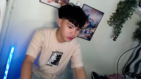 Snapshot of hot_kisser19 chatting on March 16, 2026, 1:04 pm mark online show from March 16, 2026, 1:04 pm