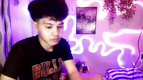 Snapshot of hot_kisser19 chatting on July 8, 2026, 1:54 am mark online show from July 8, 2026, 1:54 am