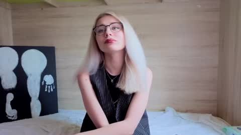 hot_kittie_hot online show from June 12, 2026, 8:35 am