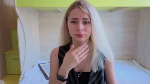 hot_kittie_hot online show from June 17, 2026, 2:03 am