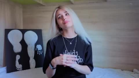 hot_kittie_hot online show from June 19, 2026, 9:57 am