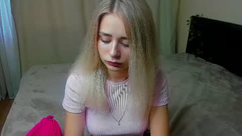 hot_kittie_hot online show from July 14, 2026, 7:24 am