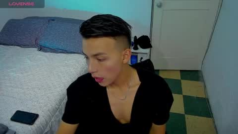 Snapshot of hot_latin_temptation chatting on May 19, 2026, 10:21 am Alejandro online show from May 19, 2026, 10:21 am