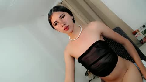 hot_little_angel18 online show from April 10, 2026, 1:38 pm