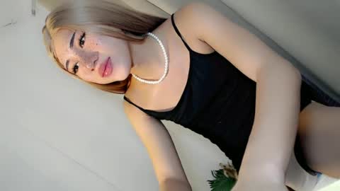 hot_little_angel18 online show from June 15, 2026, 12:35 am