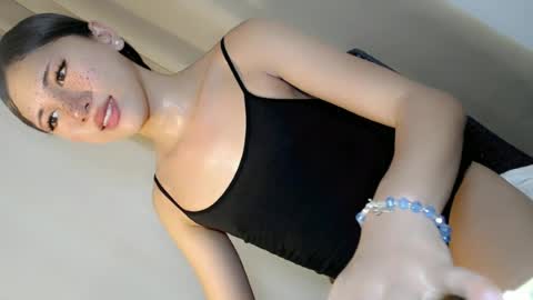 hot_little_angel18 online show from June 25, 2026, 4:23 am