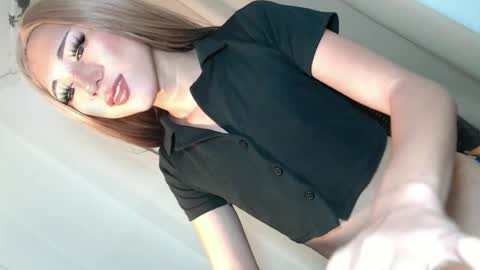 hot_little_angel18 online show from June 28, 2026, 3:23 am