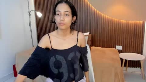 Snapshot of hot_little_bunny chatting on December 3, 2024, 8:50 pm Alana online show from December 3, 2024, 8:50 pm