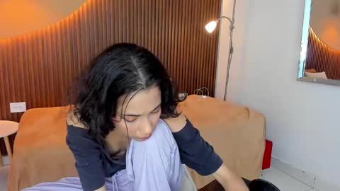 Snapshot of hot_little_bunny chatting on December 3, 2024, 11:57 pm Alana online show from December 3, 2024, 11:57 pm