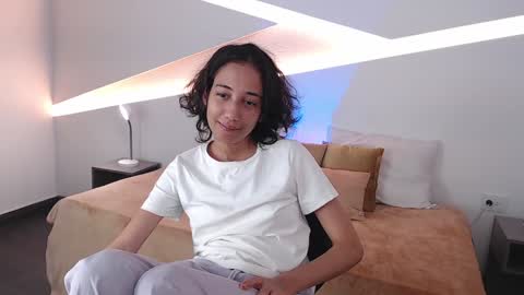 Snapshot of hot_little_bunny chatting on December 13, 2024, 9:41 pm Alana online show from December 13, 2024, 9:41 pm