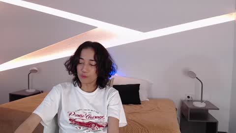 Snapshot of hot_little_bunny chatting on December 22, 2024, 11:41 pm Alana online show from December 22, 2024, 11:41 pm