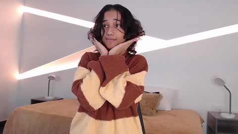 Snapshot of hot_little_bunny chatting on December 24, 2024, 8:27 pm Alana online show from December 24, 2024, 8:27 pm