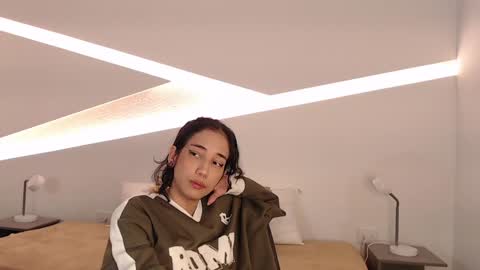 Snapshot of hot_little_bunny chatting on January 6, 2025, 10:37 pm Alana online show from January 6, 2025, 10:37 pm