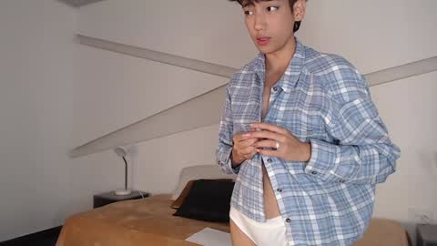 Snapshot of hot_little_bunny chatting on February 6, 2025, 12:43 am Alana online show from February 6, 2025, 12:43 am