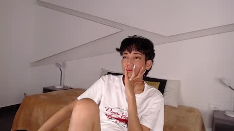 Snapshot of hot_little_bunny chatting on February 6, 2025, 11:58 pm Alana online show from February 6, 2025, 11:58 pm