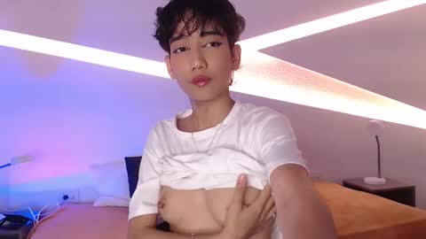 Snapshot of hot_little_bunny chatting on February 20, 2025, 8:14 pm Alana online show from February 20, 2025, 8:14 pm