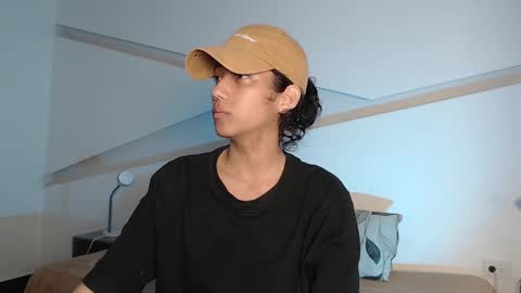 Snapshot of hot_little_bunny chatting on October 5, 2025, 9:02 pm Alana online show from October 5, 2025, 9:02 pm