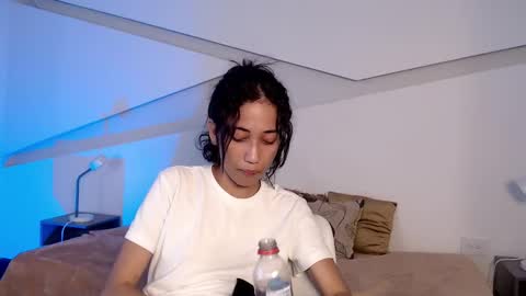 Snapshot of hot_little_bunny chatting on October 21, 2025, 9:37 pm Alana online show from October 21, 2025, 9:37 pm