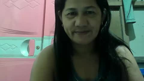 Snapshot of hot_mama09 chatting on October 16, 2025, 8:43 pm hotmama online show from October 16, 2025, 8:43 pm
