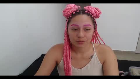 Mia online show from December 5, 2024, 5:06 pm