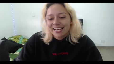 Mia online show from February 23, 2025, 7:49 pm