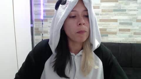 Mia online show from September 24, 2025, 2:04 am