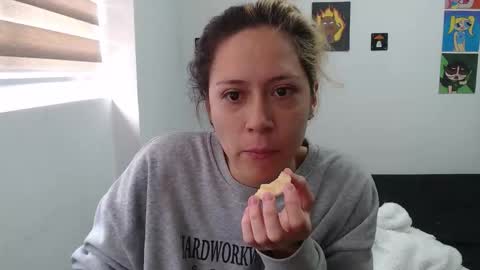 Mia online show from October 12, 2025, 1:54 pm