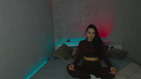 hot_oksi online show from April 7, 2026, 7:36 pm