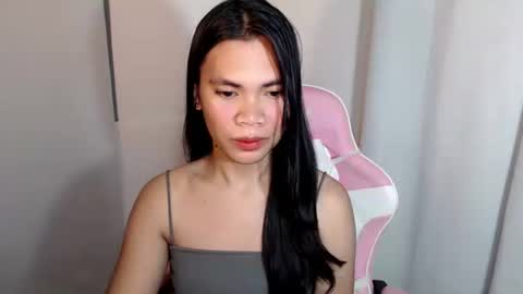 hot_pauline online show from April 10, 2026, 2:11 pm