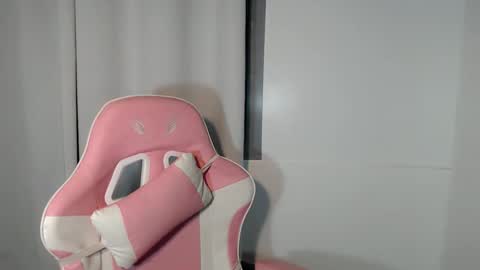 hot_pauline online show from April 18, 2026, 10:41 am