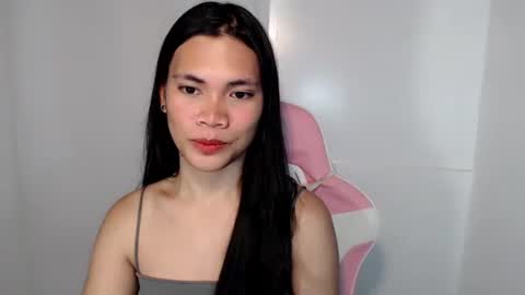 hot_pauline online show from April 28, 2026, 2:27 am
