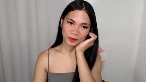 hot_pauline online show from May 8, 2026, 1:38 pm