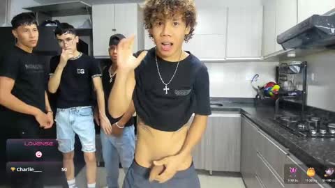 Vanesa Oliver and Andrew online show from October 7, 2025, 11:35 pm