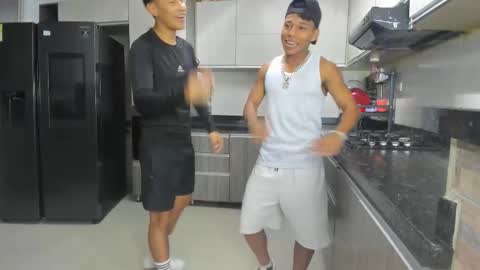 Vanesa Oliver and Andrew online show from October 10, 2025, 10:53 pm