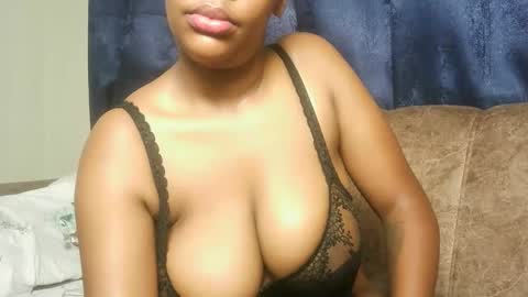 Snapshot of hot_sexxxy_bitch chatting on May 25, 2026, 1:11 am Amanda online show from May 25, 2026, 1:11 am