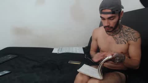 Snapshot of hot_sharks__ chatting on January 20, 2025, 7:47 am Hot Sharks online show from January 20, 2025, 7:47 am