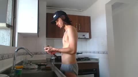 Snapshot of hot_sharks__ chatting on February 28, 2025, 4:53 pm Hot Sharks online show from February 28, 2025, 4:53 pm