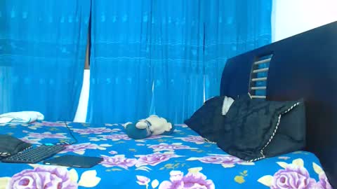 Snapshot of hot_sharks__ chatting on October 8, 2025, 10:24 am Hot Sharks online show from October 8, 2025, 10:24 am