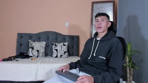 Snapshot of hot_twinks83 chatting on February 5, 2025, 11:23 am hot_twinks83 online show from February 5, 2025, 11:23 am