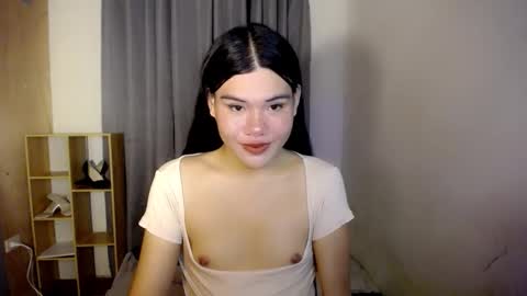 Snapshot of hotbunnyrainx chatting on November 27, 2025, 9:22 am rain online show from November 27, 2025, 9:22 am