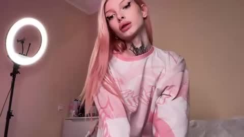 hotchubently online show from July 10, 2026, 2:52 pm