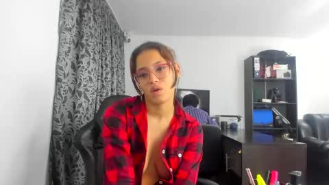 hotcouplelatina2003 online show from February 3, 2025, 12:25 am