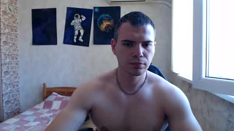 Snapshot of hotfitbboy_2001 chatting on July 15, 2026, 7:35 am Alex online show from July 15, 2026, 7:35 am