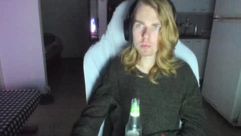 Snapshot of hotinhell666 chatting on December 4, 2024, 6:28 pm Hikikomori Alex online show from December 4, 2024, 6:28 pm