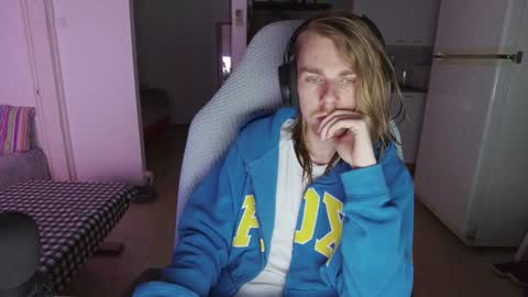 Snapshot of hotinhell666 chatting on December 10, 2024, 3:33 pm Hikikomori Alex online show from December 10, 2024, 3:33 pm