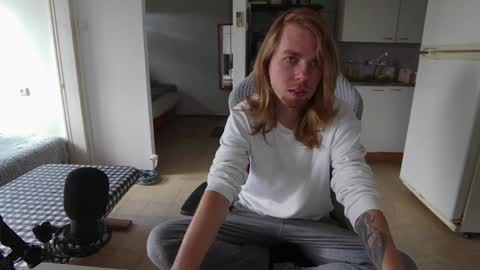 Snapshot of hotinhell666 chatting on December 13, 2024, 11:23 am Hikikomori Alex online show from December 13, 2024, 11:23 am