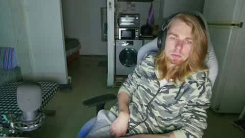 Snapshot of hotinhell666 chatting on December 14, 2024, 4:31 pm Hikikomori Alex online show from December 14, 2024, 4:31 pm